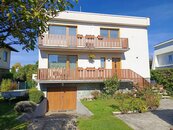 Rodinný dům s dvěma byty, zahradou a dvěma garážemi - Rožnov, České Budějovice., cena 11850000 CZK / objekt, nabízí