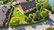 Dům se samostatnými bytovými jednotkami 5+1 a 3+1 včetně dvou zahrad, parkovacích krytých stání a skladů, cena 15500000 CZK / objekt, nabízí 