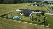 Prodej rodinného domu, 237 m2 se zahradou 2 200 m2 v Hluboké u Borovan, cena cena v RK, nabízí 