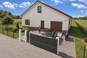 Prodej rodinného domu o dispozici 5+kk s terasou, užitná plocha cca 156 m2, plocha pozemku celkem cca 1014 m2, v obci Dobrkovská Lhotka, okr. České Budějovice, cena 8800000 CZK / objekt, nabízí 