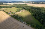 Prodej souboru nemovitostí se 6 bytovými jednotkami a 113.328 m2 pozemků a garáží pro 3 vozy, cena 29000000 CZK / objekt, nabízí