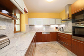Rodinná vila s rozlehlou zahradou a bazénem, 3.259 m2, Frýdava, Přední Výtoň, cena 20990000 CZK / objekt, nabízí 