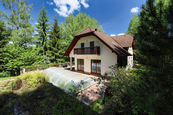 Rodinná vila s rozlehlou zahradou a bazénem, 3.259 m2, Frýdava, Přední Výtoň, cena 20990000 CZK / objekt, nabízí 