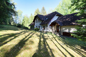 Rodinná vila s rozlehlou zahradou a bazénem, 3.259 m2, Frýdava, Přední Výtoň, cena 20990000 CZK / objekt, nabízí 