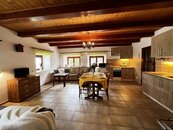 Investiční příležitost! Dům se 6 apartmány u Lipna., cena 12490000 CZK / objekt, nabízí 