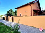 Pronájem rodinného domu s bytem 3+kk a terasou, lokalita České Budějovice, Husova tř., cena 16000 CZK / objekt / měsíc, nabízí Reality V+V