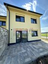 Prodej novostavby krajního řadového domu o dispozici 5kk a velikosti 144 m2 se zahradou v Kaplici, cena 7790000 CZK / objekt, nabízí
