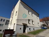 Činžovní dům se 4 bytovými jednotkami, cena cena v RK, nabízí 