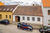 Prostorný rodinný dům 3+kk s větší zahradou v Trhových Svinech, cena 5300000 CZK / objekt, nabízí