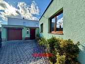 Pronájem rodinného domu s garáží a sklepem - 105 m2, Rožnov - České Budějovice 7, cena 22000 CZK / objekt / měsíc, nabízí