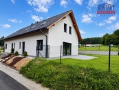 DVOJDOMEK U ČESKÝCH BUDĚJOVIC: 2 IDENTICKÉ NOVOSTAVBY 5+KK, KAŽDÁ S VLASTNÍ ZAHRADOU - Staré Hodějovice / Srubec, lokalita U Veselských, cena 11499000 CZK / objekt, nabízí 