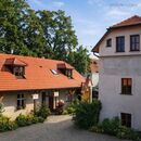 Pronájem vily 160 m2, pozemek 54 m2, Praha 15, cena 42000 CZK / objekt / měsíc, nabízí 