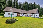 Luxusní dům se dvěma apartmány a rozsáhlými pozemky uprostřed přírody - Vřesná, cena cena v RK, nabízí